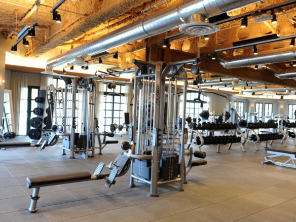 Phòng tập gym, thể hình tiêu chuẩn quốc tế giá cả bình dân