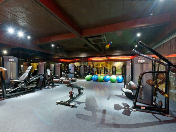 phòng tập gym Fitness World Unique Club