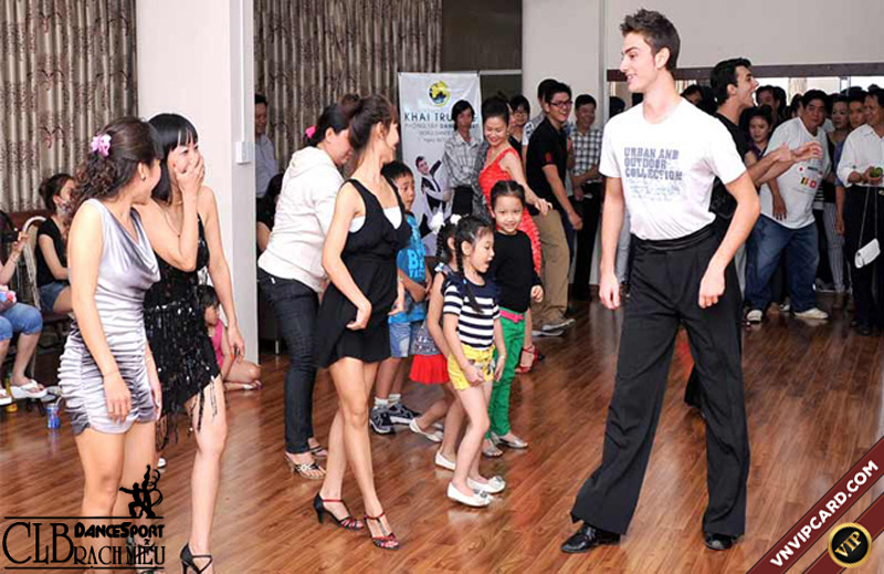 Dancesport Rạch Miễu dạy khiêu vũ chấy lượng